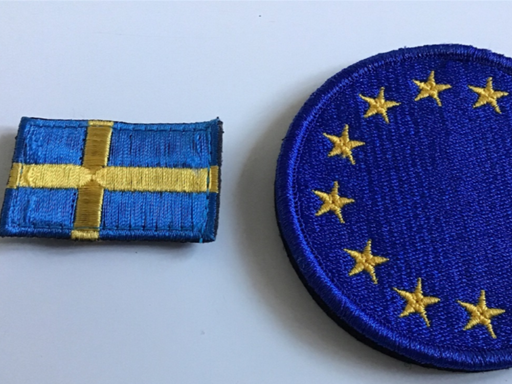 Svenska poliser har dessa på uniformen, med kardborre
