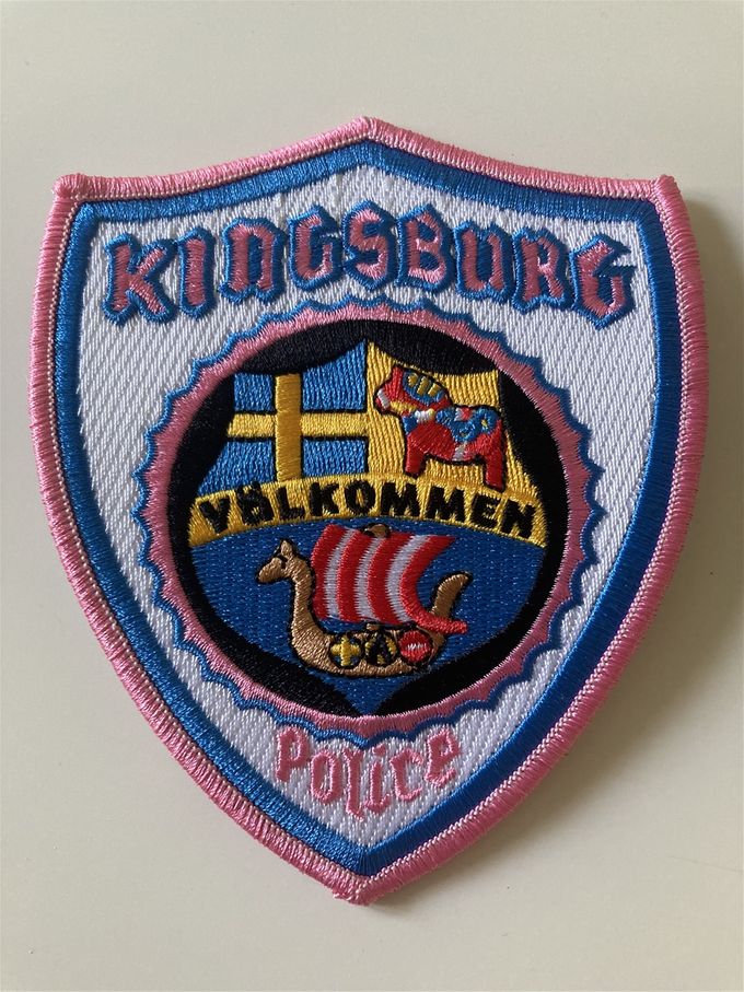 Kingsburg (mot cancer) kingsburg är en ort med en befolkning på 11 237 strax söder om Fresno i Fresno County, Kalifornien, USA. Staden är grundad av svenska emigranter i slutet på 1890-talet. I Kingsburg finns mycket svenskt, bland annat dalahästar, pannkakor och lingonsylt.